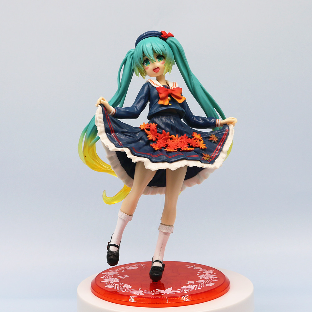 Фигурка Hatsune Miku (Хацунэ Мику) с кленовыми листьями, модель: TAITO, PVC